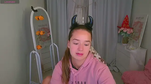 Snapshot of LovelyJessie chatting on October 29, 2025, 4:17 pm LovelyJessie online show from October 29, 2025, 4:17 pm