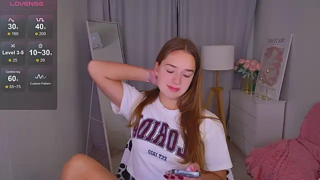 Snapshot of LovelyJessie chatting on May 21, 2026, 2:03 pm LovelyJessie online show from May 21, 2026, 2:03 pm