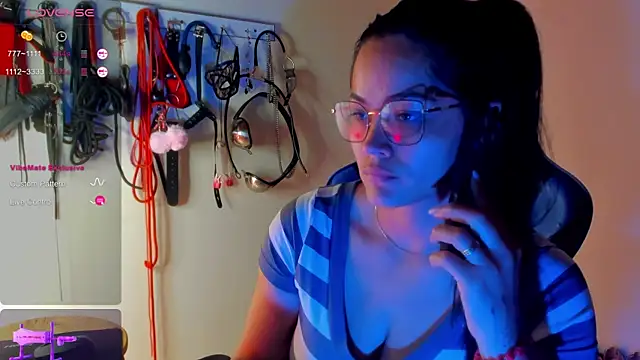 scarlet-kennedy98 online show from April 21, 2026, 10:49 pm