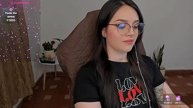 anaveleeez online show from December 19, 2024, 2:34 am