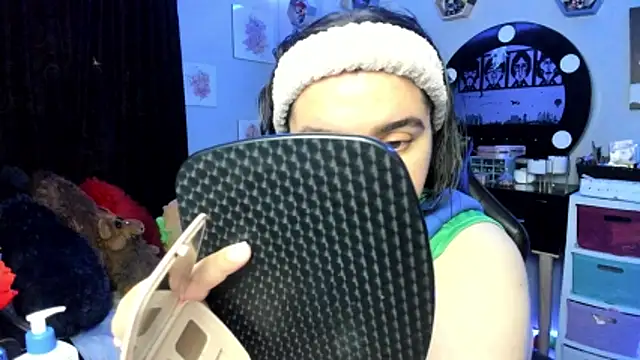 Snapshot of Luise_Meyrink chatting on October 29, 2025, 3:27 am Luise Meyrink online show from October 29, 2025, 3:27 am