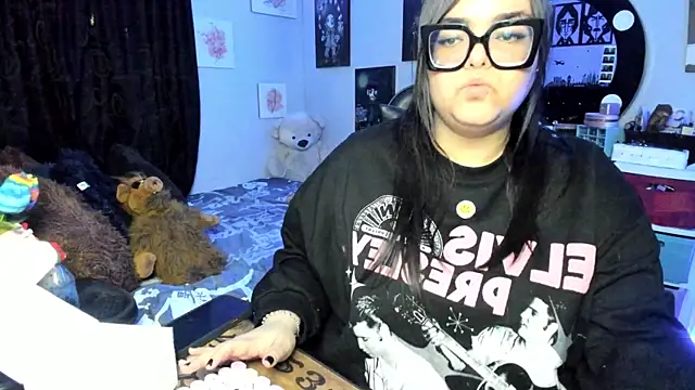 Snapshot of Luise_Meyrink chatting on November 18, 2025, 3:32 am Luise Meyrink online show from November 18, 2025, 3:32 am