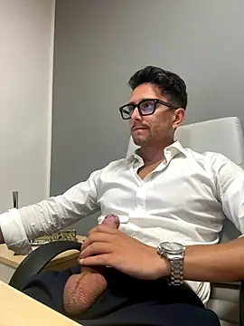 masterboss  online show from September 23, 2025, 12:12 pm