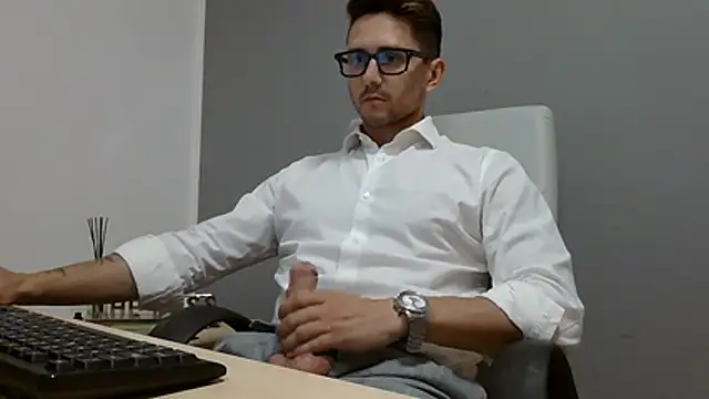 Snapshot of masterboss_ chatting on July 13, 2026, 11:31 am masterboss online show from July 13, 2026, 11:31 am