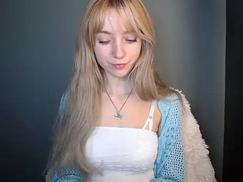 LuciaYoung online show from November 12, 2025, 7:29 pm