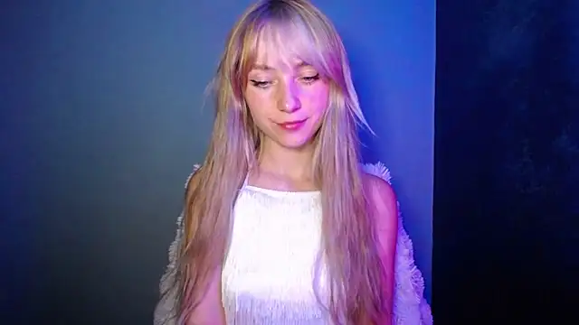 LuciaYoung online show from September 21, 2025, 7:30 pm