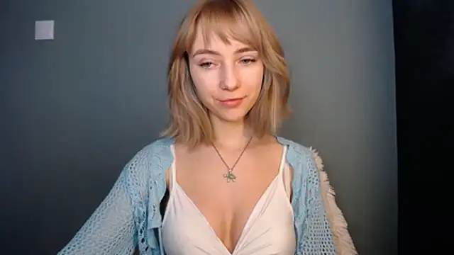 Snapshot of LuciaYoung chatting on February 17, 2026, 7:38 am LuciaYoung online show from February 17, 2026, 7:38 am