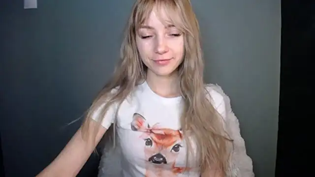 Snapshot of LuciaYoung chatting on January 13, 2026, 7:51 pm LuciaYoung online show from January 13, 2026, 7:51 pm