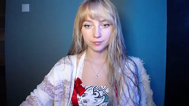 LuciaYoung online show from October 4, 2025, 6:20 pm