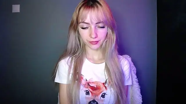 Snapshot of LuciaYoung chatting on December 20, 2025, 7:33 am LuciaYoung online show from December 20, 2025, 7:33 am