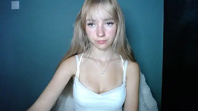 LuciaYoung online show from September 13, 2025, 6:35 am