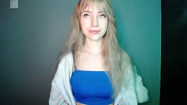 Snapshot of LuciaYoung chatting on January 13, 2026, 7:45 am LuciaYoung online show from January 13, 2026, 7:45 am