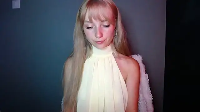 LuciaYoung online show from September 10, 2025, 2:27 pm