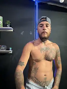 Snapshot of raymon616 chatting on December 2, 2025, 11:06 pm raymon616 online show from December 2, 2025, 11:06 pm