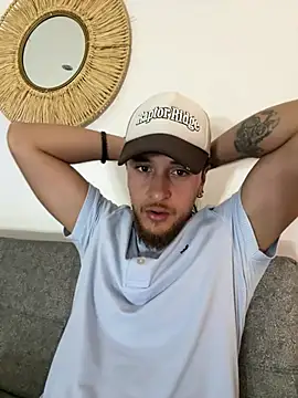 Snapshot of raymon616 chatting on January 31, 2026, 9:57 pm raymon616 online show from January 31, 2026, 9:57 pm