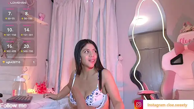 Snapshot of Cloesweety chatting on November 12, 2025, 9:24 am Cloesweety online show from November 12, 2025, 9:24 am