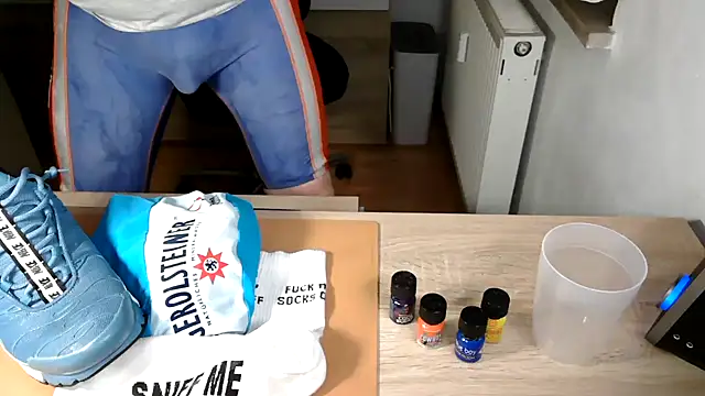 lycrasneakerxh online show from April 13, 2026, 9:30 pm