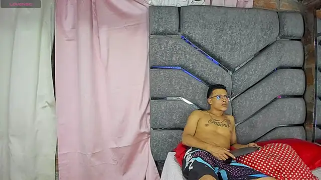 Latinos couples online show from February 19, 2025, 4:34 am