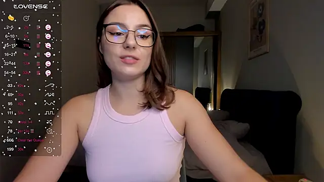 ThreeshaWhite online show from November 15, 2025, 6:50 am