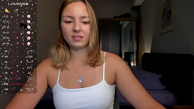 Snapshot of ThreeshaWhite chatting on September 17, 2025, 4:14 am ThreeshaWhite online show from September 17, 2025, 4:14 am