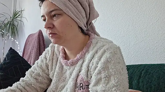 Snapshot of Cyndee_Winter chatting on November 23, 2025, 8:35 am Cyndee Winter online show from November 23, 2025, 8:35 am