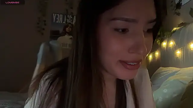 Snapshot of Anisawithlove chatting on April 19, 2026, 10:27 am Anisawithlove online show from April 19, 2026, 10:27 am
