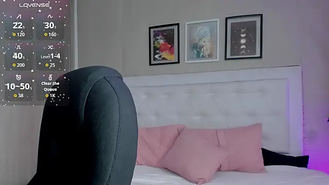 emma  smith1 online show from March 12, 2026, 12:42 pm