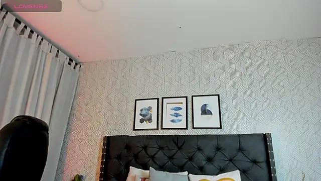 emma  smith1 online show from February 20, 2025, 12:36 pm