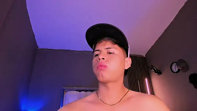 Snapshot of Niicky1_ chatting on March 20, 2025, 12:30 am Niicky1  online show from March 20, 2025, 12:30 am