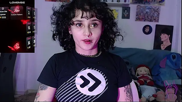 Snapshot of kitty22_ chatting on November 11, 2025, 1:06 pm kitty22 online show from November 11, 2025, 1:06 pm