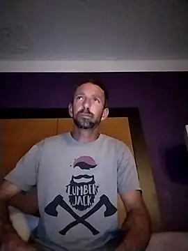 Snapshot of Treemandude chatting on November 28, 2025, 10:04 am Treemandude online show from November 28, 2025, 10:04 am