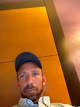 Snapshot of Treemandude chatting on November 16, 2025, 1:43 am Treemandude online show from November 16, 2025, 1:43 am