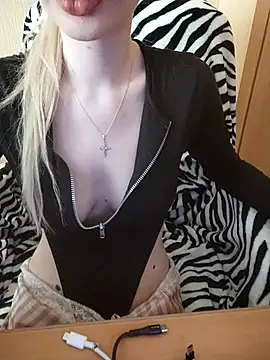 Elza kom online show from March 15, 2025, 6:03 am