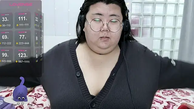 Snapshot of Nadine_asian chatting on December 18, 2025, 2:05 am Nadine asian online show from December 18, 2025, 2:05 am