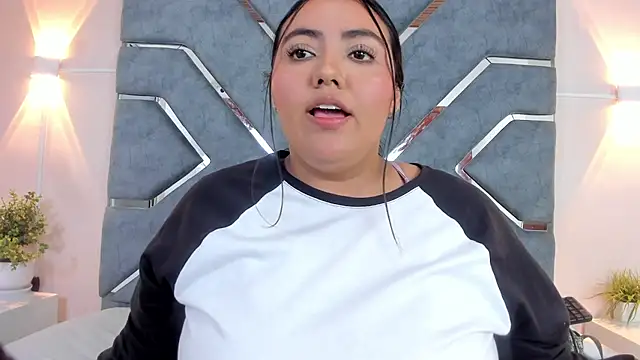 LucciaPorter online show from April 1, 2026, 3:31 pm