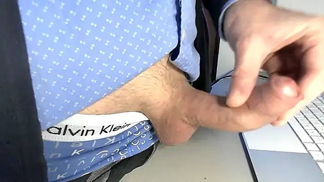 Snapshot of sperma_tributes chatting on January 15, 2026, 8:51 am sperma tributes online show from January 15, 2026, 8:51 am