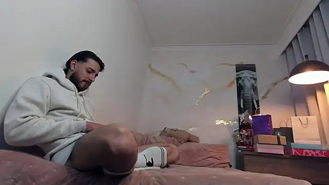 Snapshot of enzo_herrera01 chatting on December 3, 2025, 1:06 am enzo herrera01 online show from December 3, 2025, 1:06 am