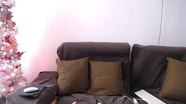 sara winehouse1 online show from December 31, 2024, 12:46 pm