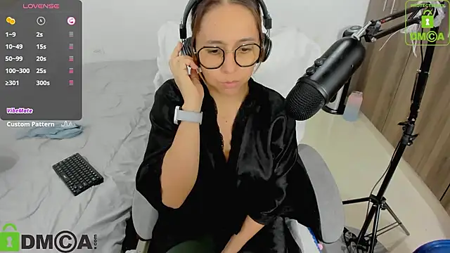 Snapshot of isa_loves_cum chatting on January 7, 2026, 11:10 pm isa loves cum online show from January 7, 2026, 11:10 pm