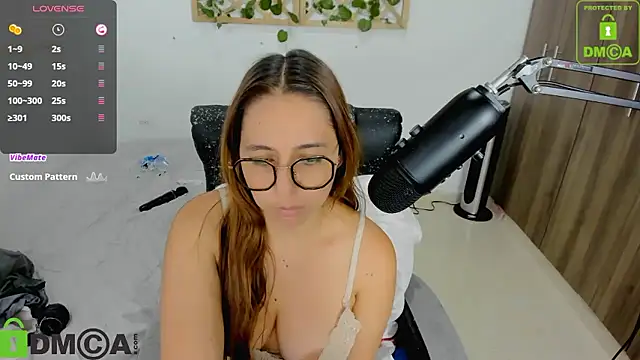 Snapshot of isa_loves_cum chatting on January 9, 2026, 8:49 pm isa loves cum online show from January 9, 2026, 8:49 pm