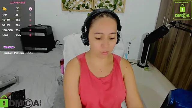 Snapshot of isa_loves_cum chatting on February 1, 2026, 1:15 am isa loves cum online show from February 1, 2026, 1:15 am