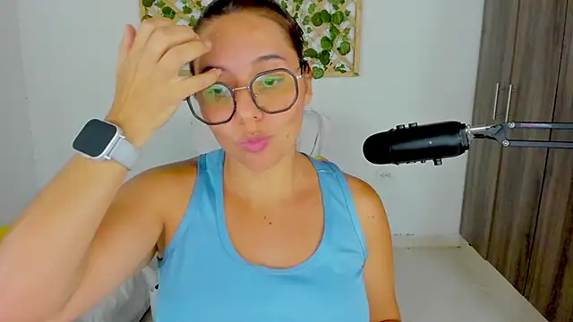 Snapshot of isa_loves_cum chatting on February 26, 2026, 2:55 am isa loves cum online show from February 26, 2026, 2:55 am