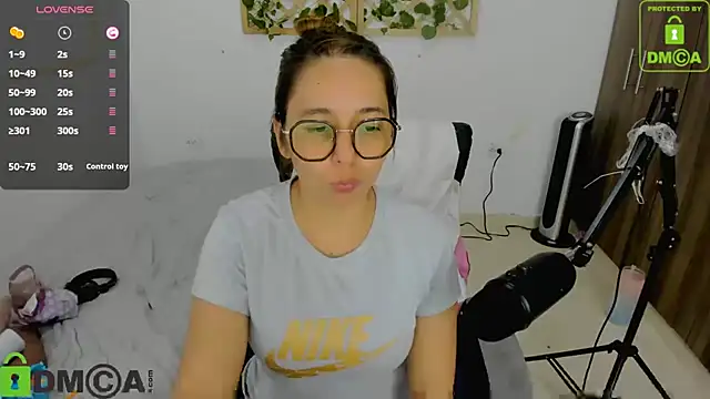 Snapshot of isa_loves_cum chatting on January 14, 2026, 2:48 am isa loves cum online show from January 14, 2026, 2:48 am