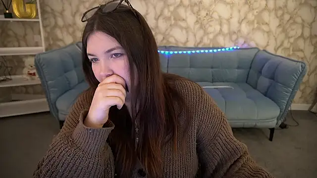 Snapshot of RosieMoons chatting on February 3, 2026, 8:25 pm RosieMoons online show from February 3, 2026, 8:25 pm