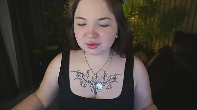 Snapshot of RosieMoons chatting on November 24, 2025, 8:20 pm RosieMoons online show from November 24, 2025, 8:20 pm