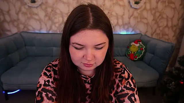 Snapshot of RosieMoons chatting on December 16, 2025, 8:35 pm RosieMoons online show from December 16, 2025, 8:35 pm