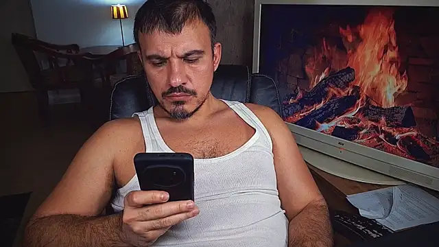 Snapshot of officeman7 chatting on February 4, 2025, 9:41 pm officeman7 online show from February 4, 2025, 9:41 pm