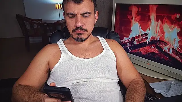 Snapshot of officeman7 chatting on February 9, 2025, 4:07 pm officeman7 online show from February 9, 2025, 4:07 pm