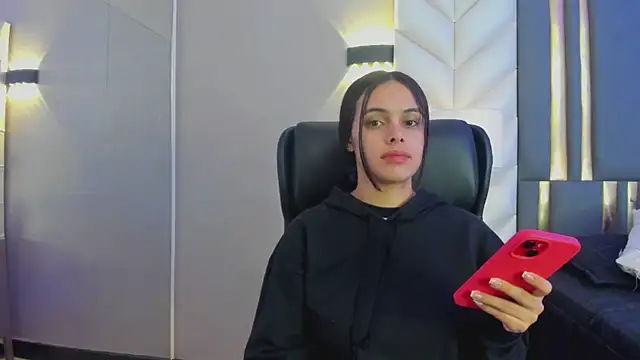 ChloeHarper  online show from May 14, 2026, 11:51 am