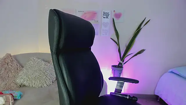 Snapshot of ChloeHarper_ chatting on March 3, 2025, 4:15 pm ChloeHarper online show from March 3, 2025, 4:15 pm
